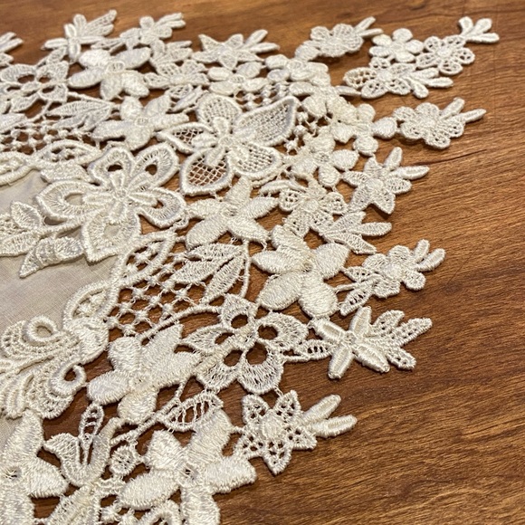 2 TWO beautiful hand made LACE doilies VINTAGE - Picture 7 of 16